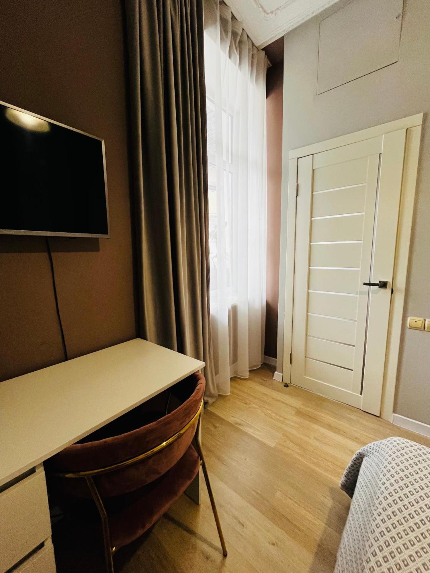 Iren Smart Apartment Lviv Bagian luar foto